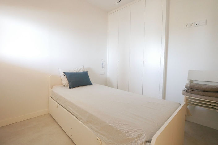 Image No.69-3 Bed Property for sale