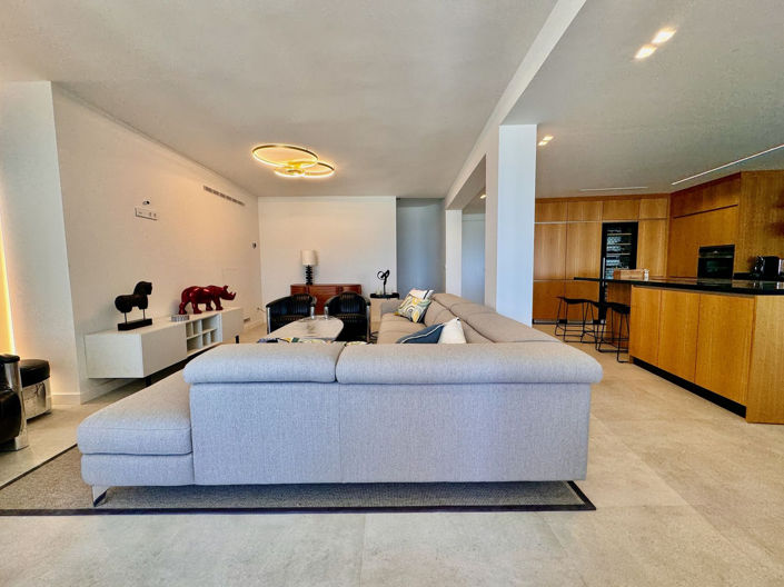 Image No.8-3 Bed Property for sale