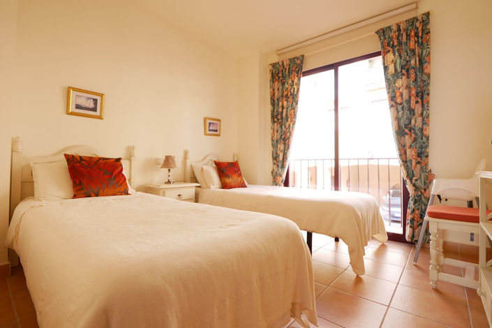 Image No.12-2 Bed Property for sale