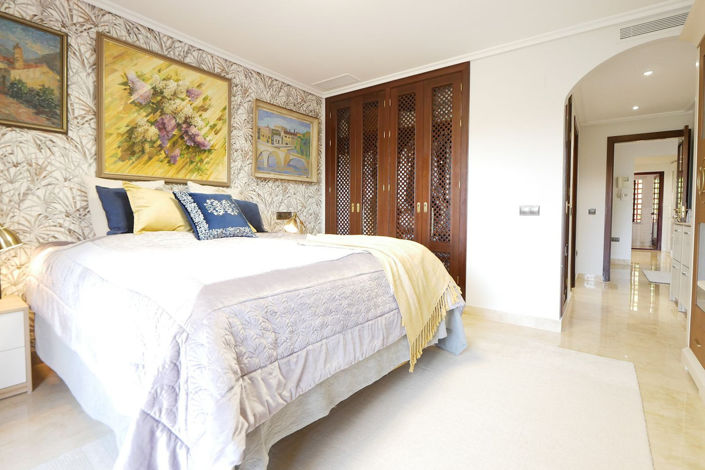 Image No.20-3 Bed Property for sale