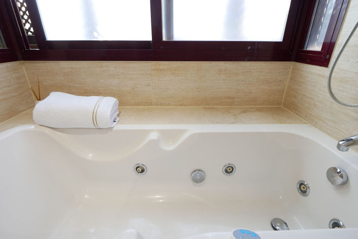 Image No.24-3 Bed Property for sale