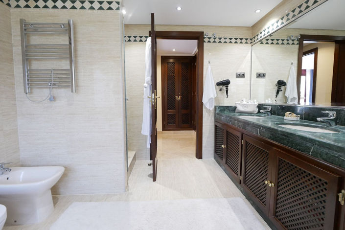 Image No.44-3 Bed Property for sale