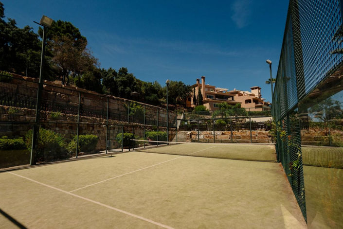 Image No.10-2 Bed Property for sale