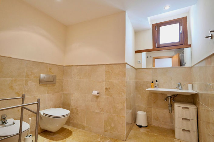 Image No.16-3 Bed Property for sale