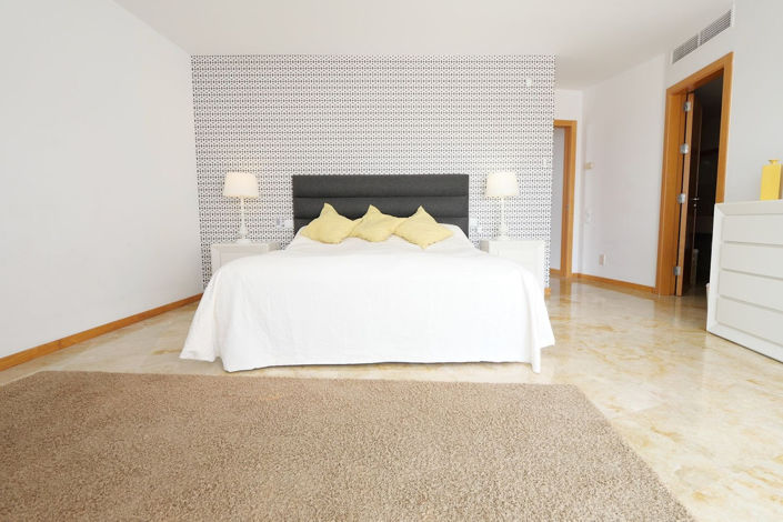 Image No.20-3 Bed Property for sale