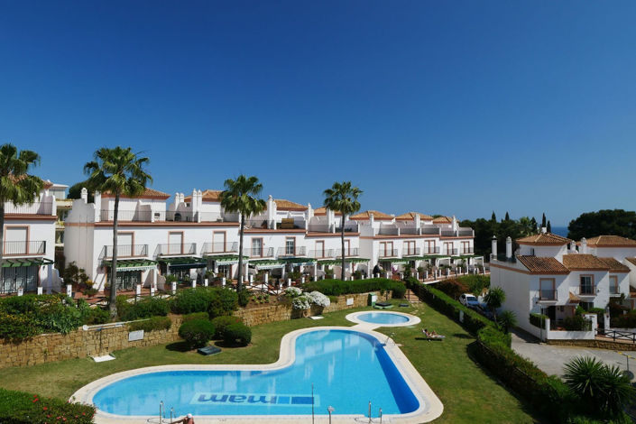 Image No.1-4 Bed Property for sale