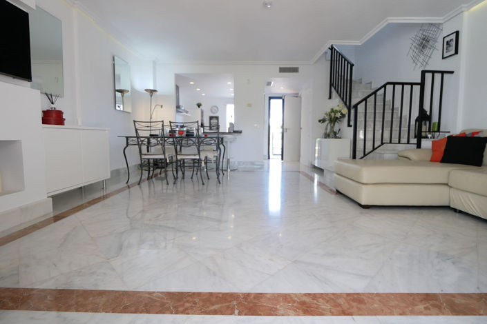 Image No.10-4 Bed Property for sale