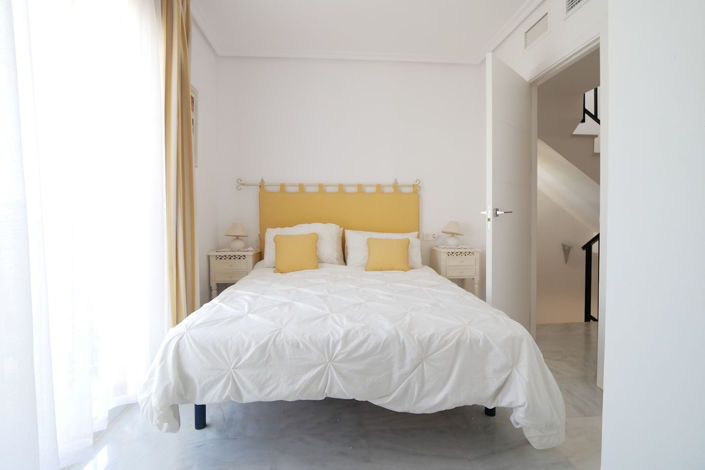 Image No.19-4 Bed Property for sale