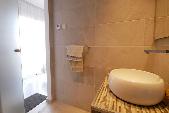 Image No.24-4 Bed Property for sale