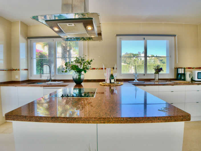 Image No.102-6 Bed Property for sale