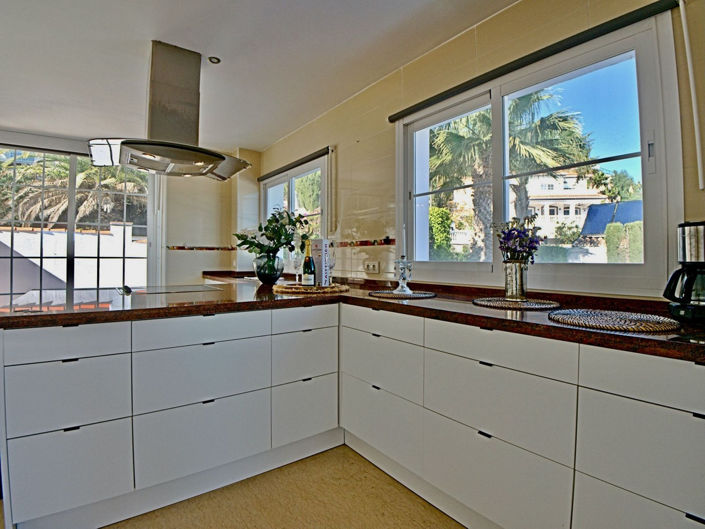 Image No.104-6 Bed Property for sale