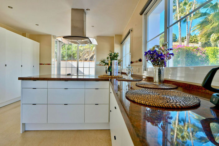 Image No.105-6 Bed Property for sale