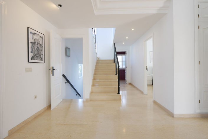 Image No.14-6 Bed Property for sale