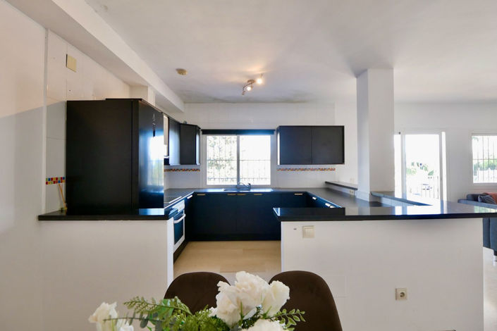 Image No.50-6 Bed Property for sale