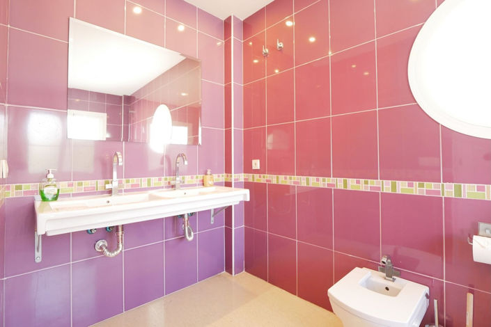 Image No.51-6 Bed Property for sale