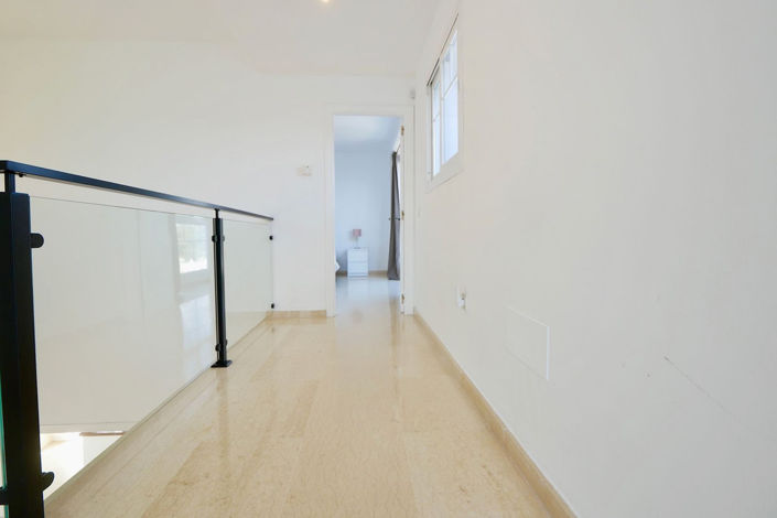 Image No.53-6 Bed Property for sale