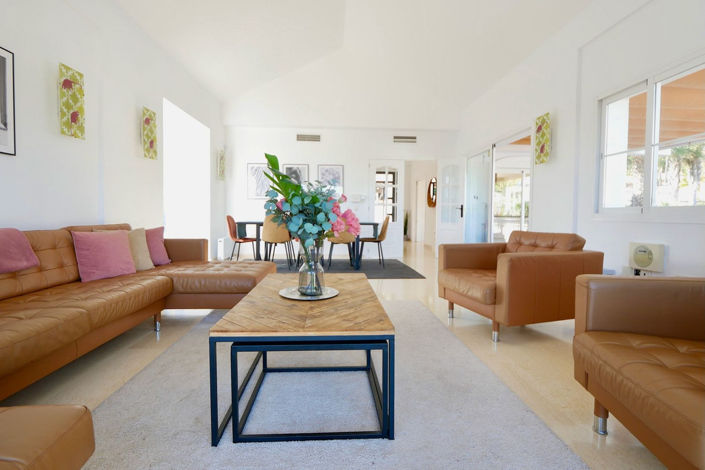 Image No.54-6 Bed Property for sale