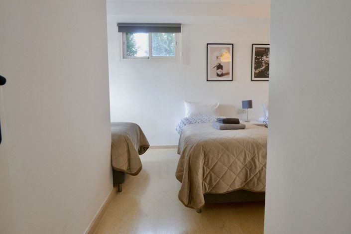 Image No.65-6 Bed Property for sale