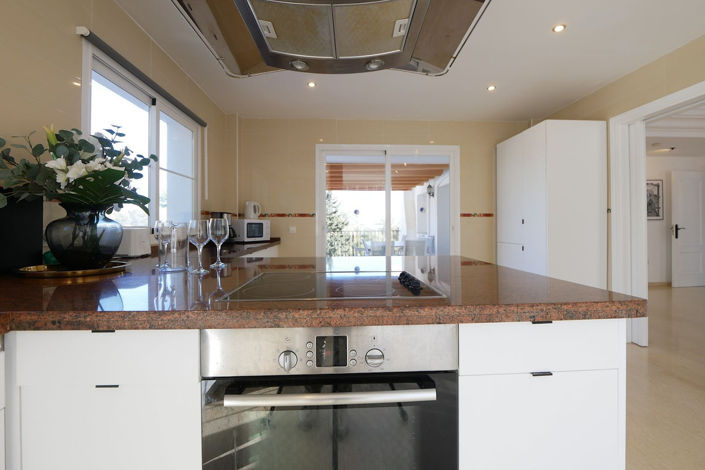 Image No.68-6 Bed Property for sale