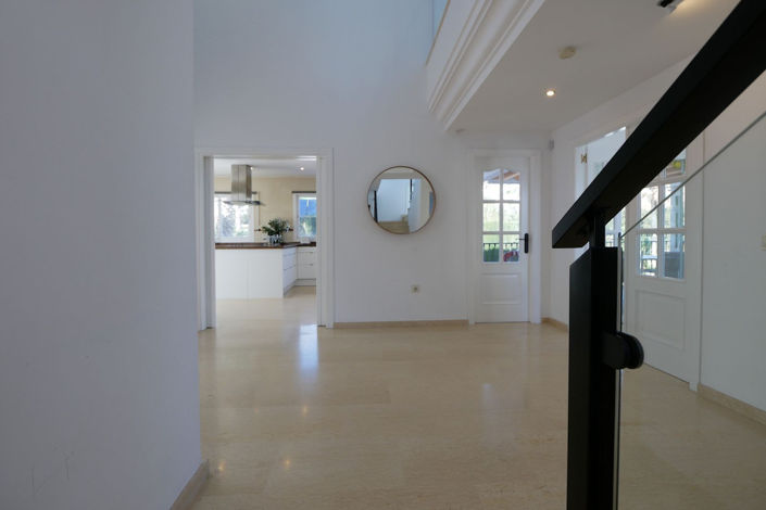 Image No.69-6 Bed Property for sale