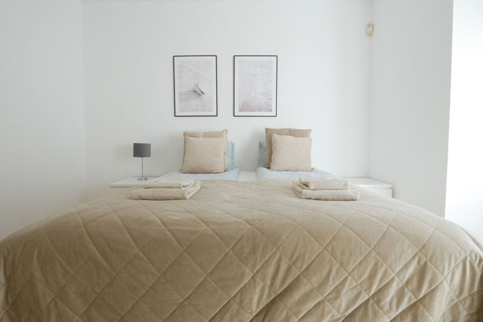 Image No.70-6 Bed Property for sale