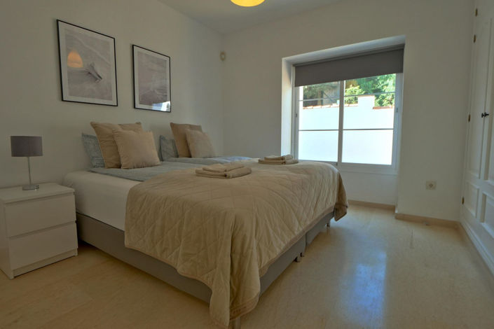 Image No.85-6 Bed Property for sale