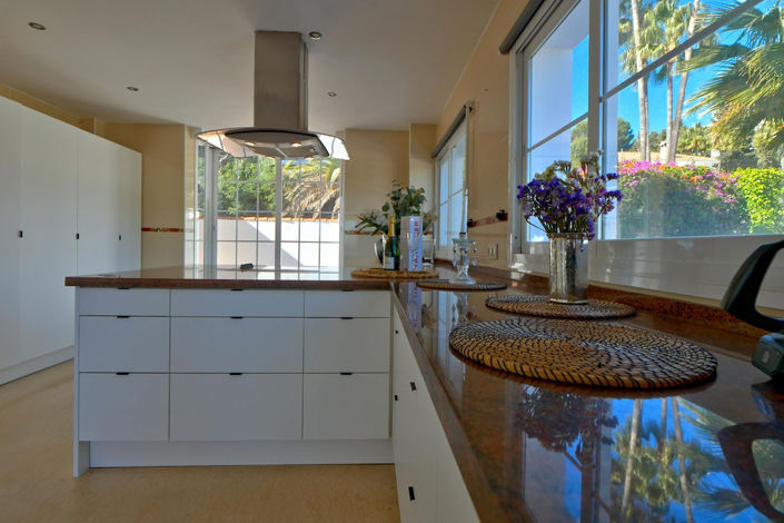 Image No.93-6 Bed Property for sale