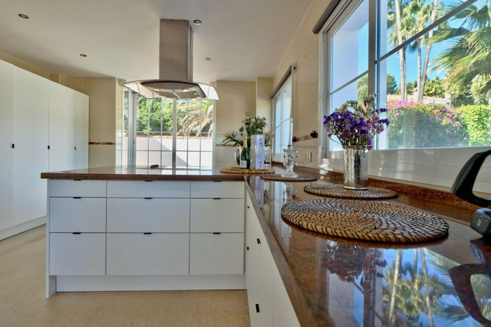 Image No.97-6 Bed Property for sale