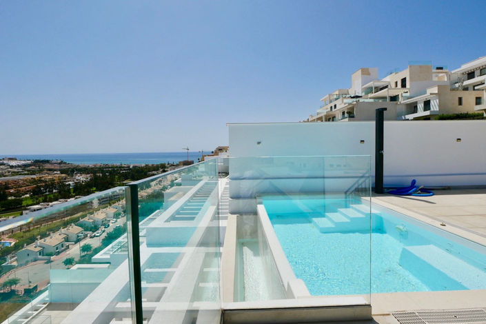 Image No.1-4 Bed Property for sale