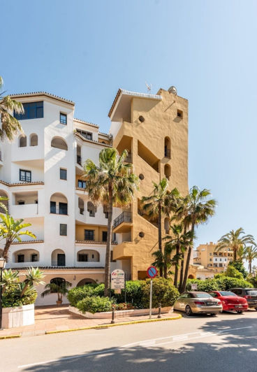 Image No.1-3 Bed Property for sale