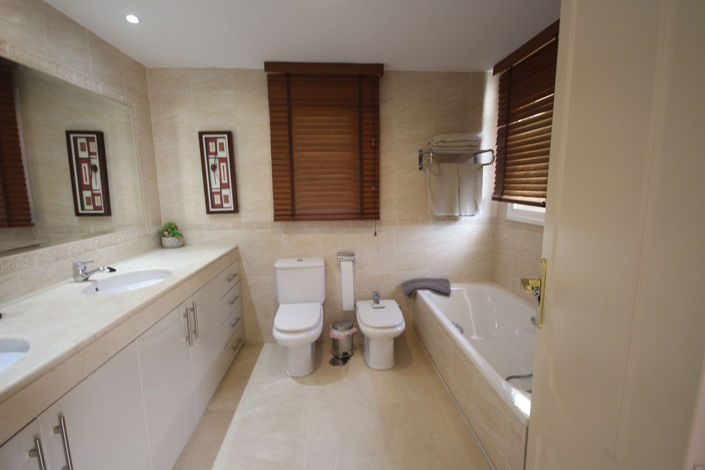 Image No.30-3 Bed Property for sale