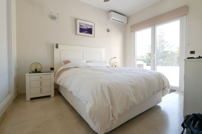 Image No.12-2 Bed Property for sale