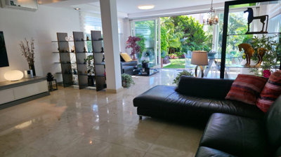 7-aa4cc561180b369757c0bb4af9886cd3