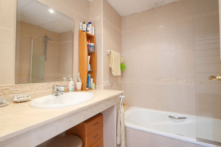 Image No.16-2 Bed Property for sale