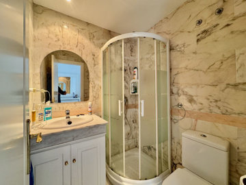 10-bb915d1cb19341576dcdc994b81ab9c5