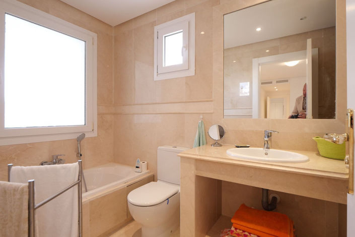 Image No.11-2 Bed Property for sale