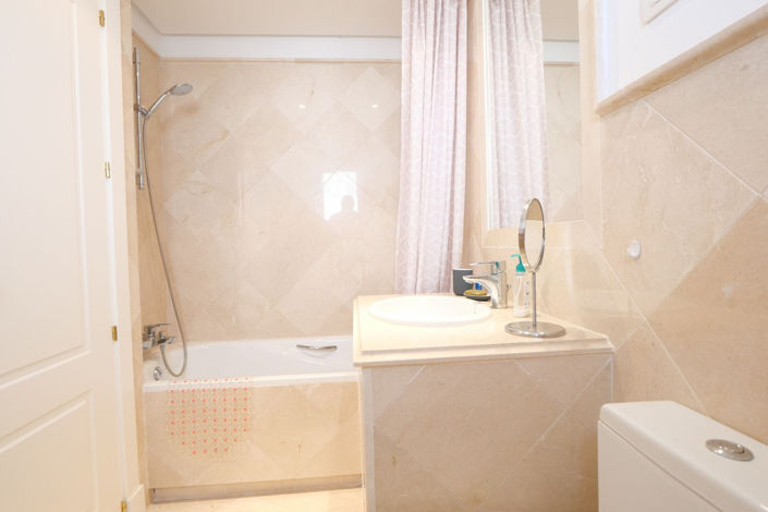 Image No.24-2 Bed Property for sale