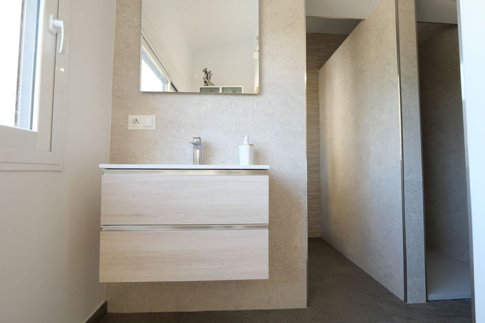 Image No.11-2 Bed Property for sale