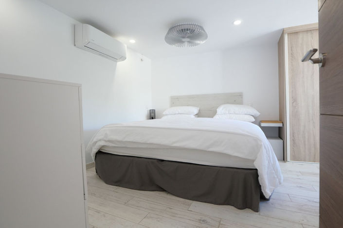 Image No.12-2 Bed Property for sale