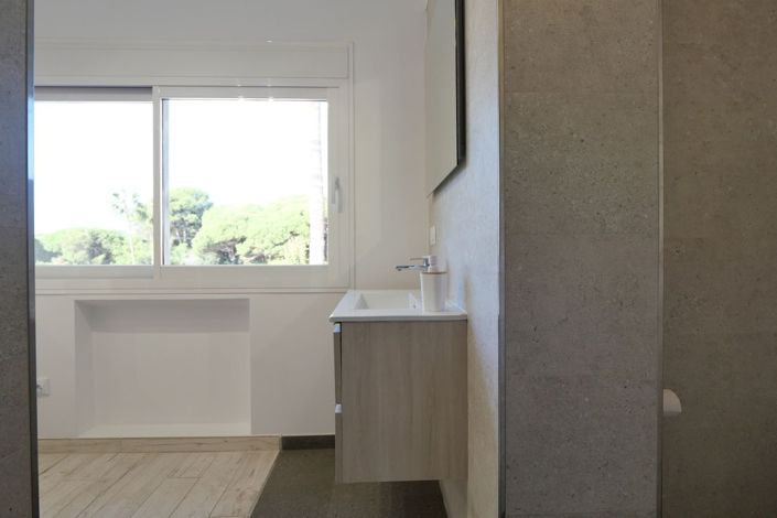 Image No.8-2 Bed Property for sale