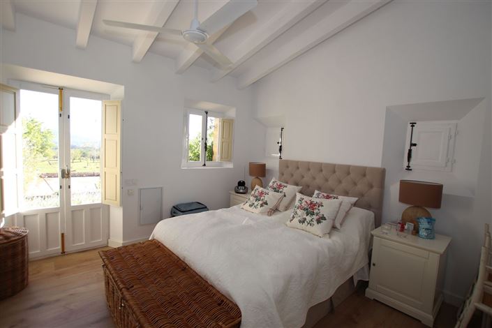 Image No.15-6 Bed Chalet for sale