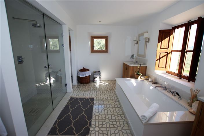 Image No.17-6 Bed Chalet for sale