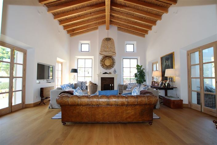 Image No.5-6 Bed Chalet for sale