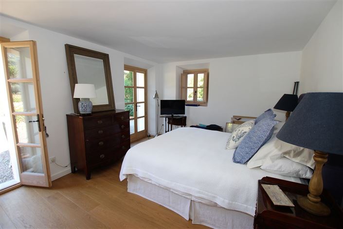 Image No.7-6 Bed Chalet for sale