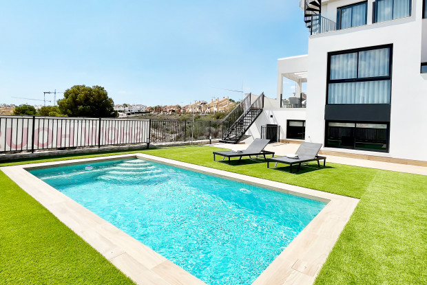 Image No.10-3 Bed Villa for sale