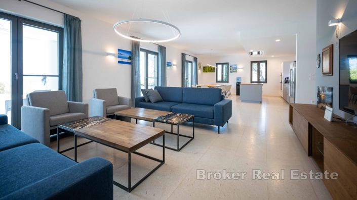 Image No.8-6 Bed Villa for sale