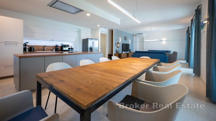 Image No.10-6 Bed Villa for sale