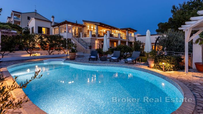 Image No.2-Villa de 6 chambres à vendre à Rogoznica