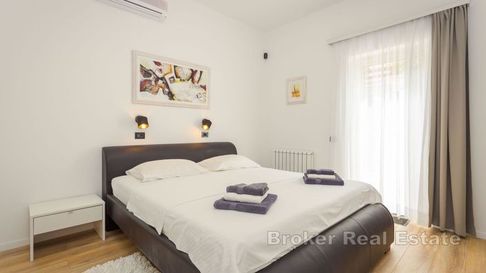 Image No.11-12 Bed Villa for sale