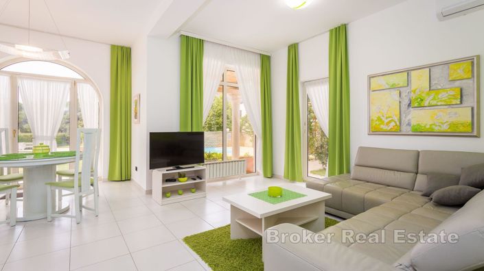 Image No.12-12 Bed Villa for sale